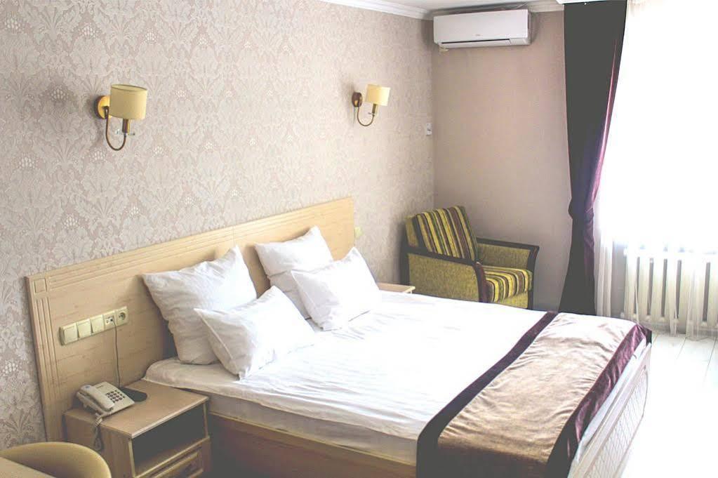 Hotel Tourist Астана Екстер'єр фото