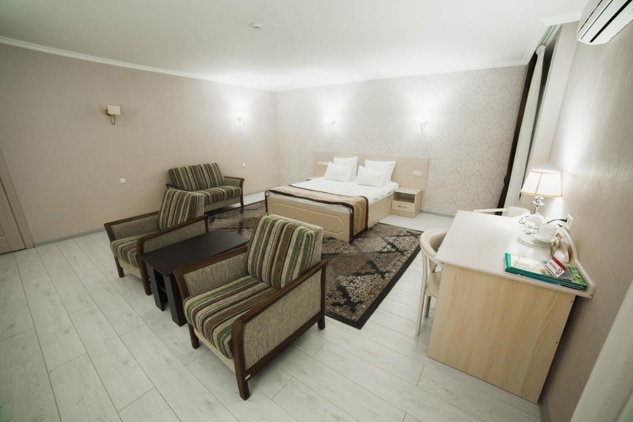 Hotel Tourist Астана Екстер'єр фото