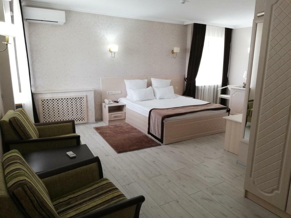 Hotel Tourist Астана Екстер'єр фото
