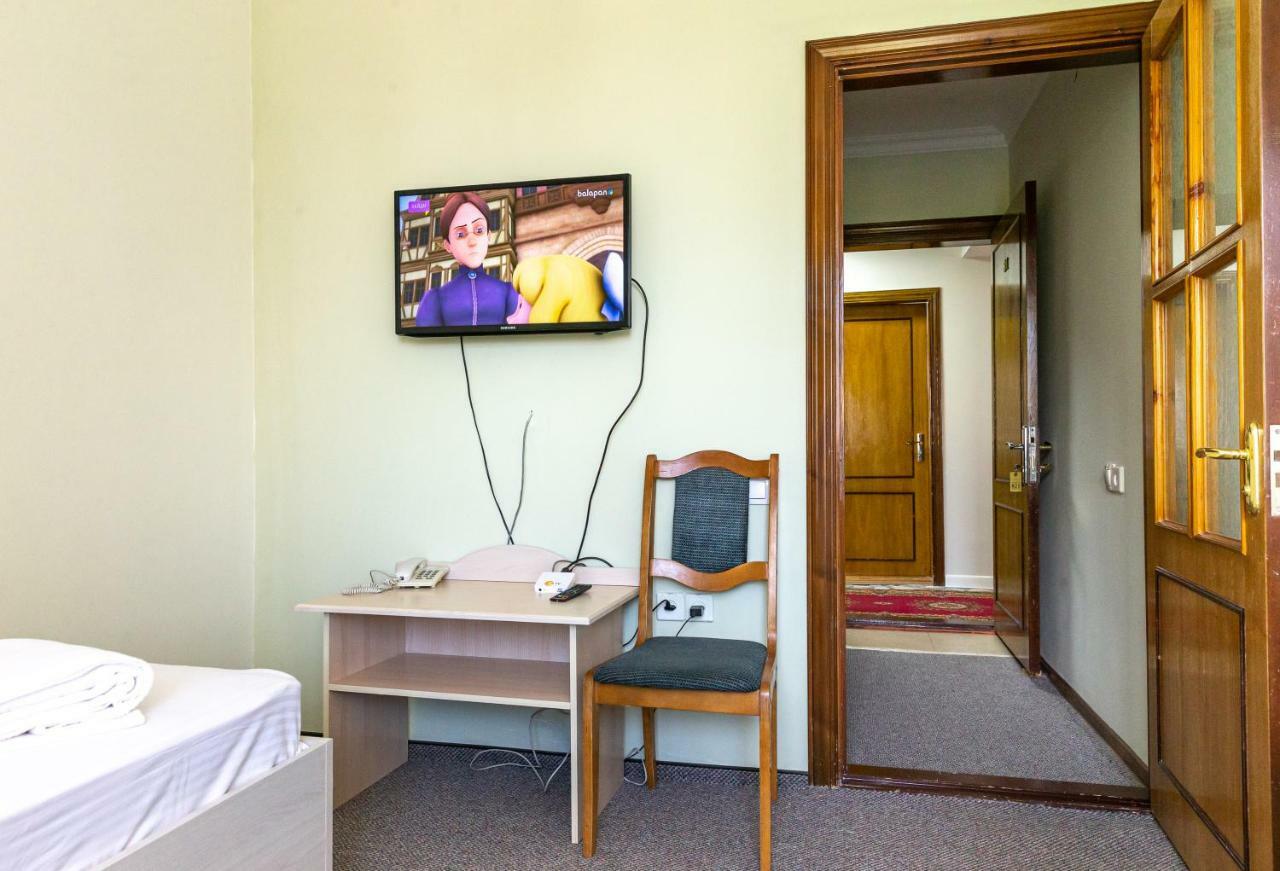 Hotel Tourist Астана Екстер'єр фото