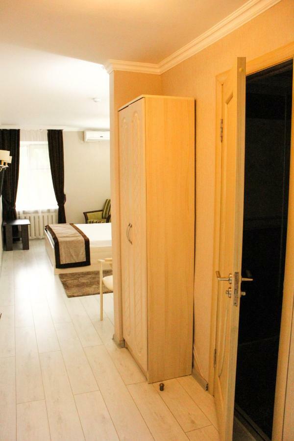 Hotel Tourist Астана Екстер'єр фото