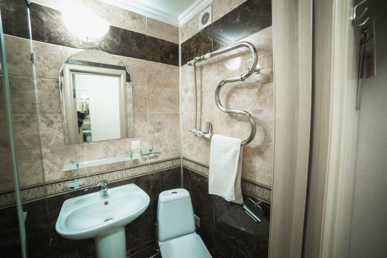 Hotel Tourist Астана Екстер'єр фото